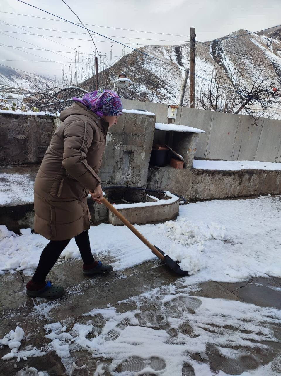 Социальные работники спешат на помощь в любую погоду.